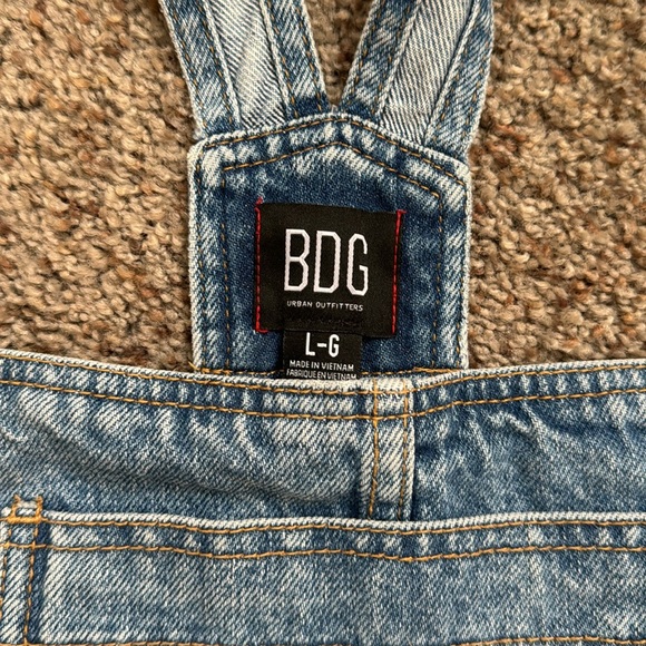 BDG Urban Outfitters Light Wash Denim Short Overalls L (8-10?) - Picture 3 of 16